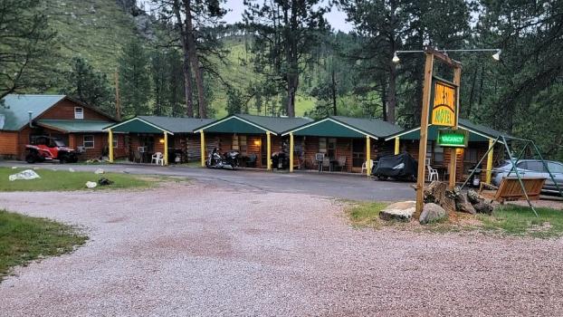 Lode Stone Motel & Cabins