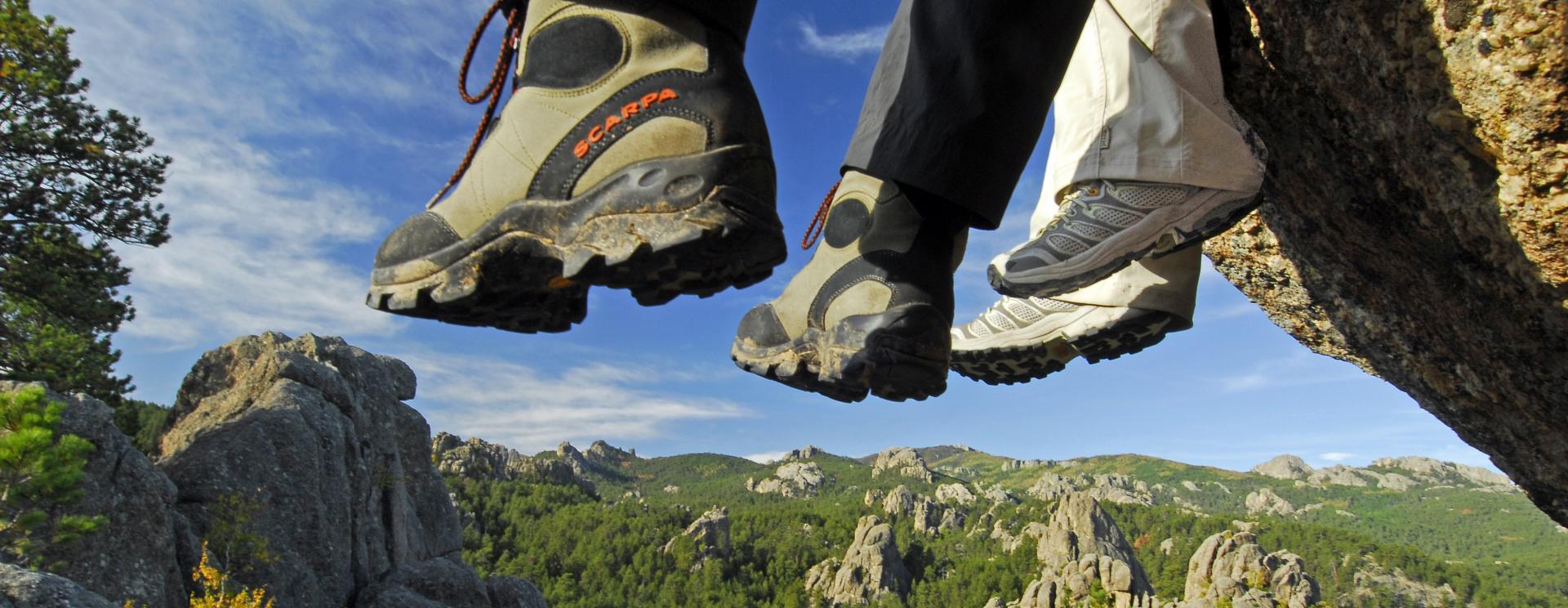5 Hikes that will stretch your legs after a long drive (and are suitable for the whole family!)