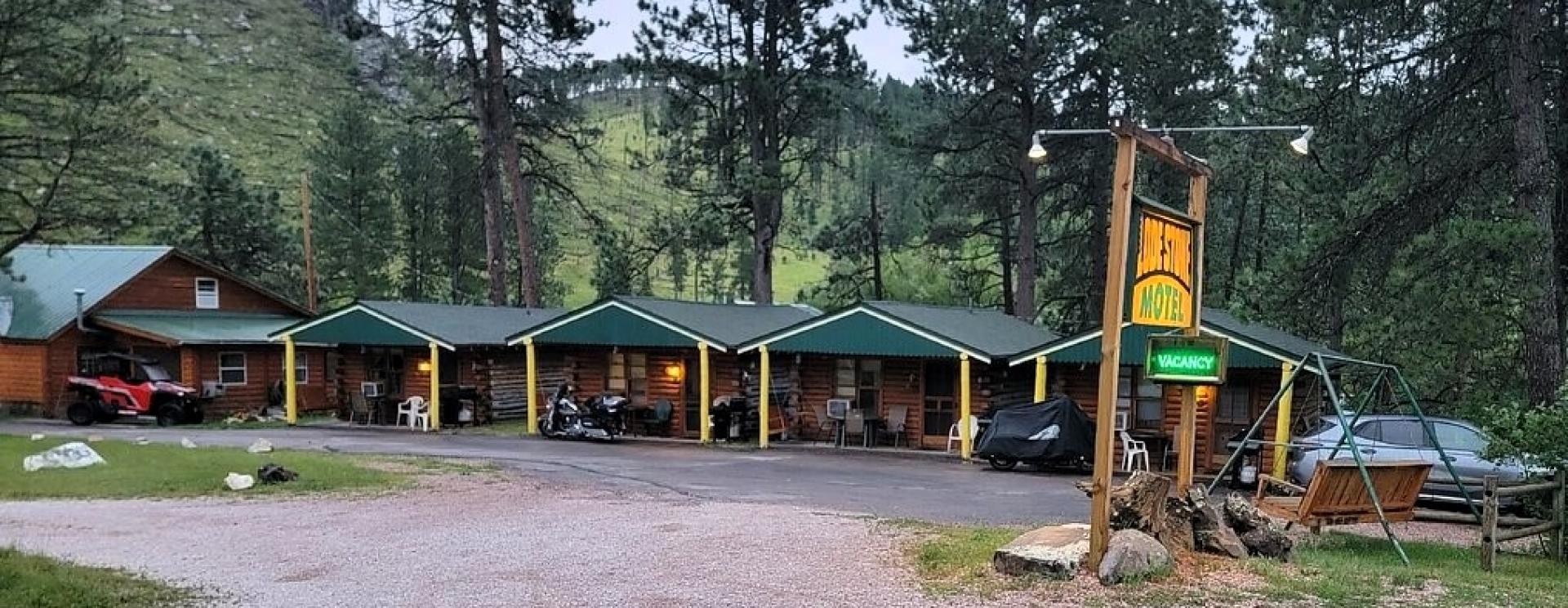 Lode Stone Motel & Cabins
